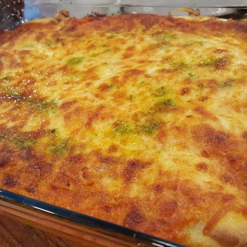 Canelones de pesto de albahaca y pollo con salsa rosa