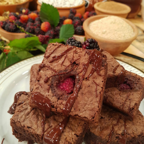 Brownies de chocolate, algarroba y zarzamoras