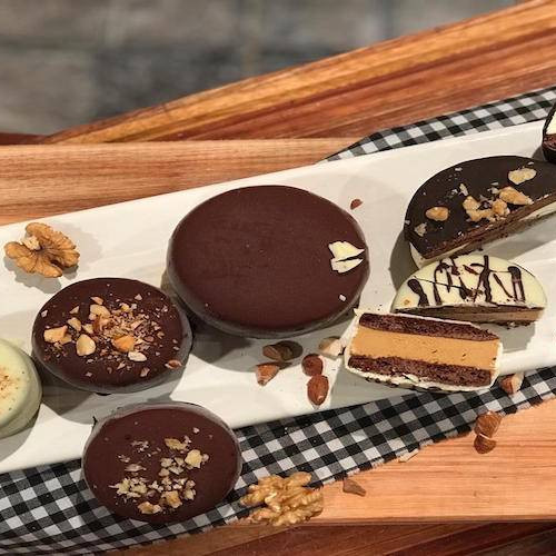 Alfajor helado con corazón de dulce de leche