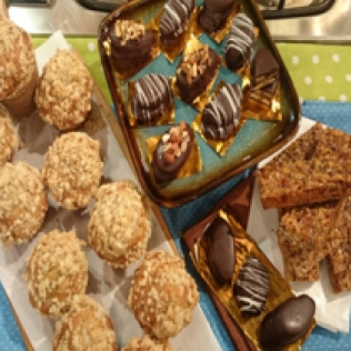 Alfajores de banana bañados en chocolate y barritas de cereal caseras