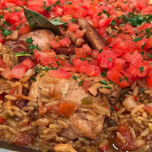 Arroz con pollo y panceta al vino tinto