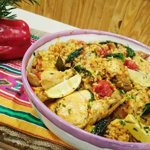 Arroz con pollo y tomate