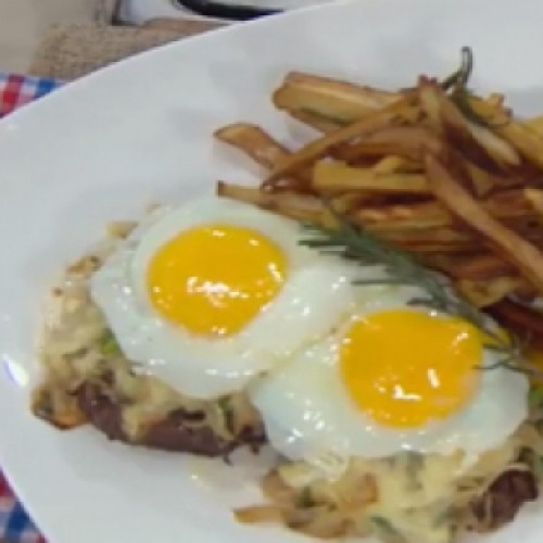 Bifes a caballo con batatas arquero