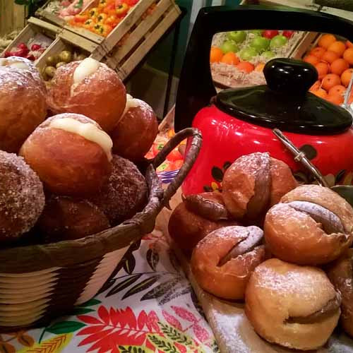 Bolas de fraile rellenas con pastelera, membrillo y dulce de leche