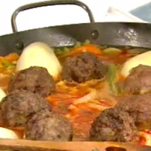 Bombas de carne con estofado de papas