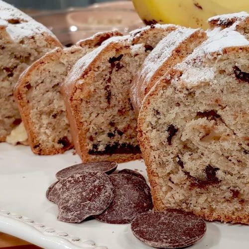 Budín de banana, chocolate y nuez