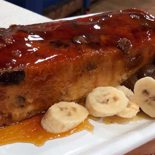 Budín de pan de banana, dulce de leche y chocolate