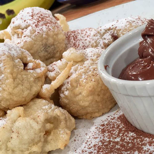 Buñuelos de banana rellenos de crema de avellanas