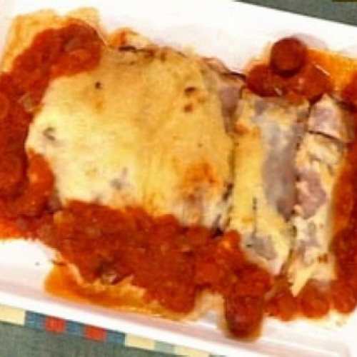 Canelones de penca rellenos con salchicha parrillera