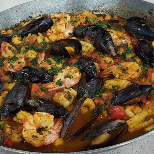 Cazuela de mariscos con arroz pilaf