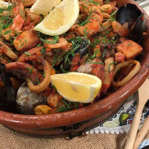 Cazuela de mariscos con panceta