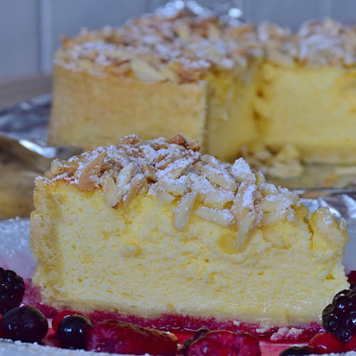 Cheesecake de duraznos con salsa de frutillas por Mirta Carabajal