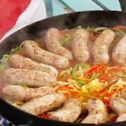 Chorizos a la pomarola VS. Bifes a la criolla