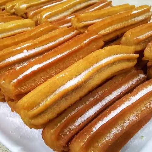 Churros caseros, rellenos y bañados para el verano