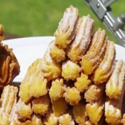 Churros y pastelitos caseros en 25 de mayo