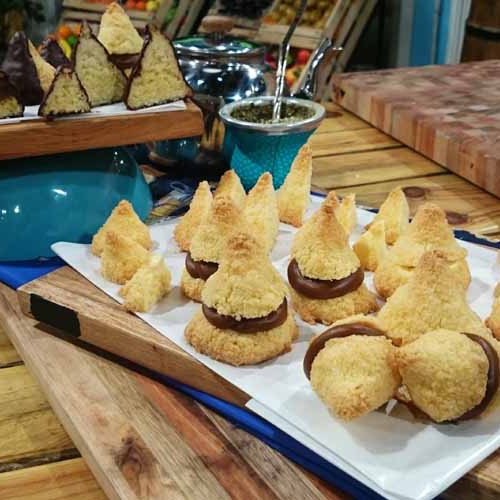 Cocadas bañadas en chocolate en 5 minutos