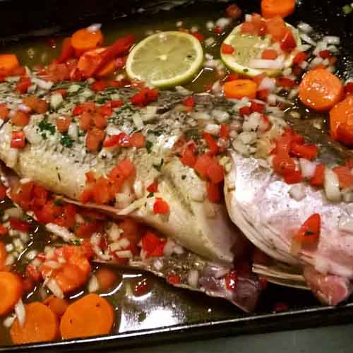 Corvina rellena al horno con papas al perejil