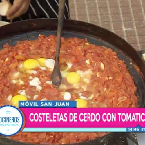 Costeletas de cerdo marinadas con tomaticán