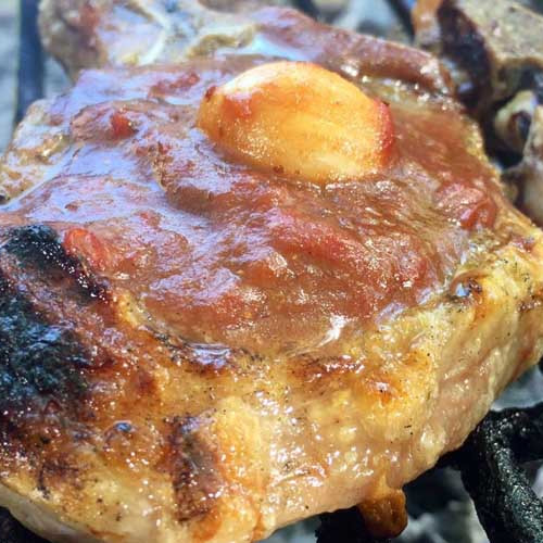 Costillas de cerdo barbacoa con vegetales a la parrilla por Mirta Carabajal