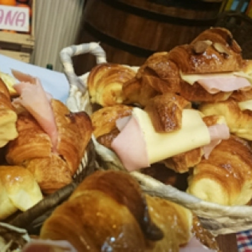 Croissants rellenas de jamón y queso