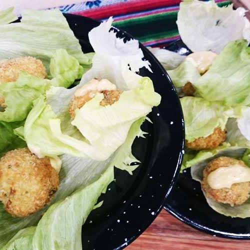 Croquetas de arroz con pollo con corazón de mozzarella