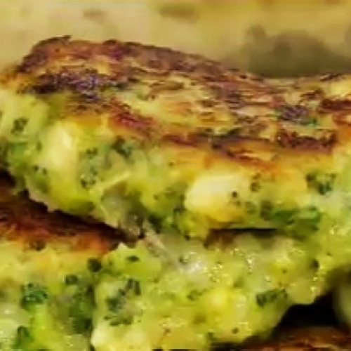 Croquetas de brócoli, pastel de brócoli y pan negro y pasta con brócoli y panceta