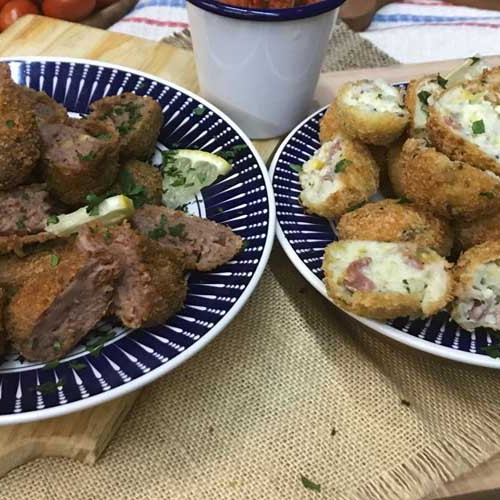 Croquetas de jamón y pistachos y de morcilla y garbanzos con pesto de tomates secos