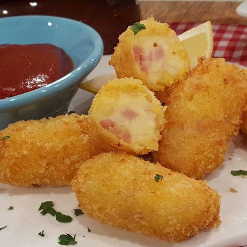 Croquetas de pescado, jamón