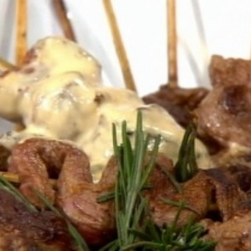 Deliciosos pinchos de carne cremosos