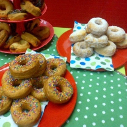 Donuts rellenas bañadas en chocolate