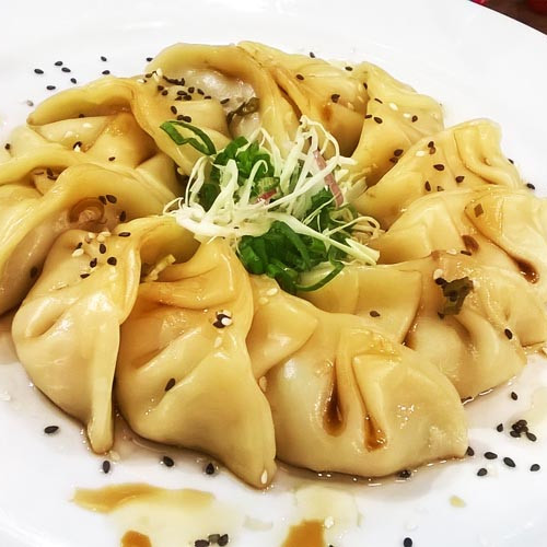 Empanaditas japonesas de cerdo con salsa de soja, gyozas