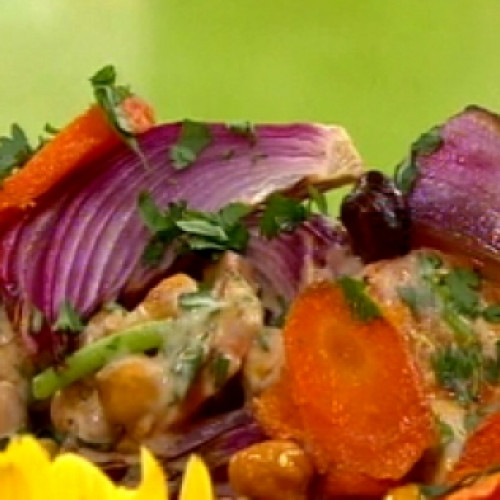 Ensalada de cebada y ensalada caliente de fideos