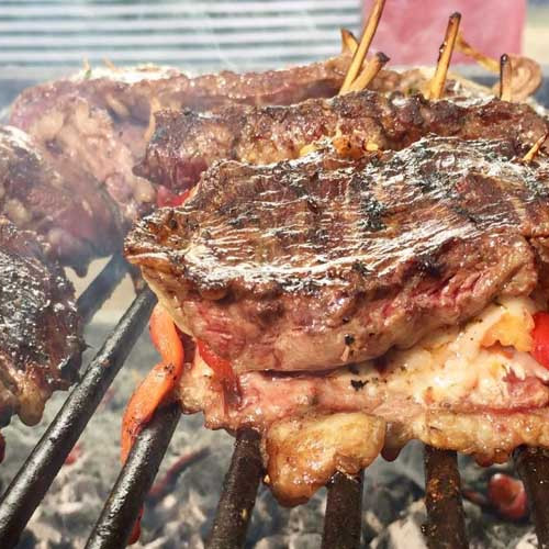 Entrañas al libro con papas acordeón a la parrilla