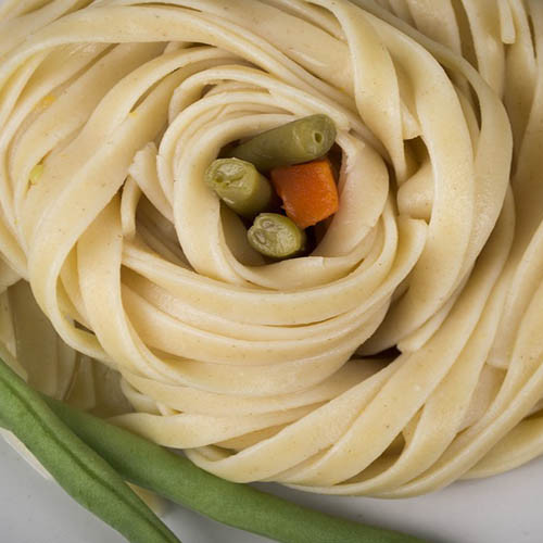 Fideos a la chitarra con salsa mixta de vino