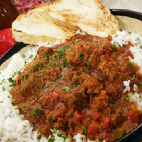 Guiso de dos carnes y porotos en base de arroz blanco