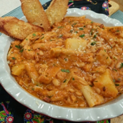 Guiso de mondongo con tostadas