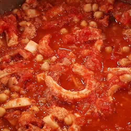 Guiso de mondongo, garbanzos y cerdo