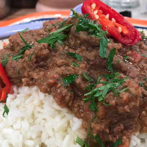 Guiso de roast beef, bondiola y porotos colorados