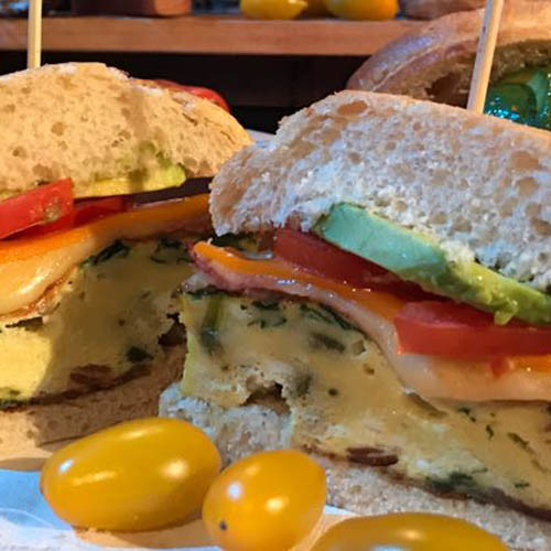 Hamburguesas de omelette de espárragos y jamón crudo