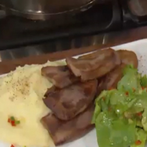 Lengua a la plancha con puré