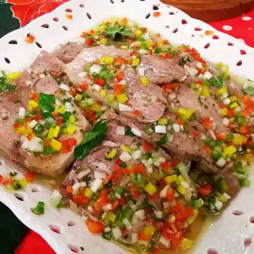 Lengua a la vinagreta criolla para Navidad