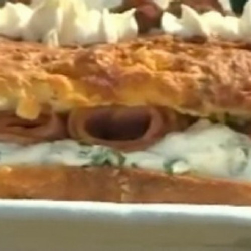 Llamativa torta rellena de panceta!!