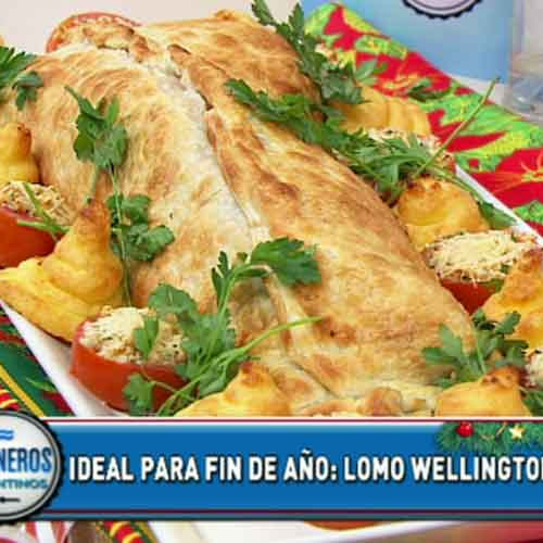 Lomo Wellington con salsa de vino tinto, puré duquesa y tomates en persillade