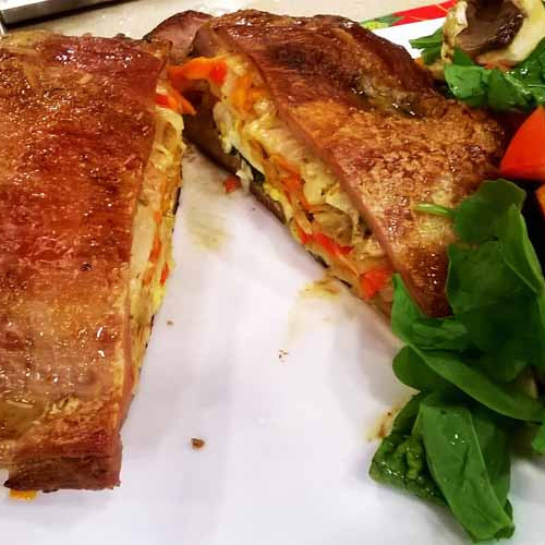 Matambre relleno con ensalada de cebada y rúcula