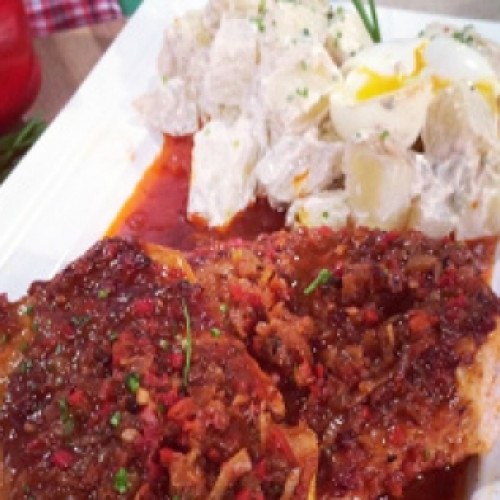 Matambrito de cerdo con ensalada de papas y huevo