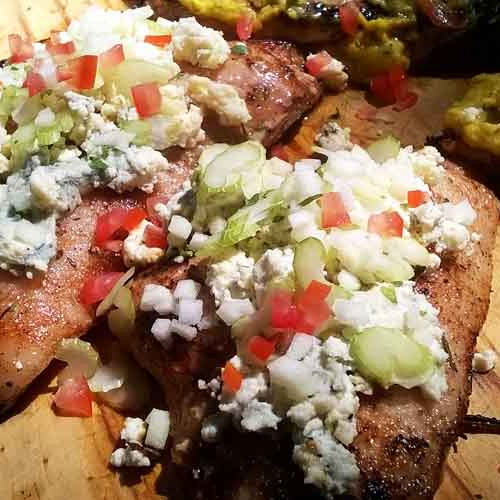 Matambrito de cerdo con ensalada tabule de coliflor