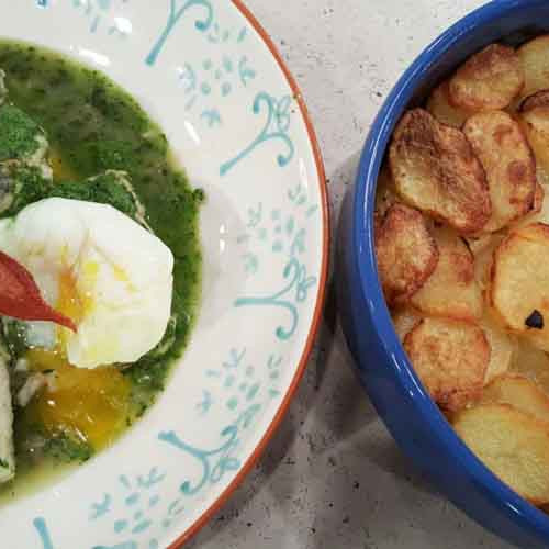 Merluza en salsa verde con papas panaderas