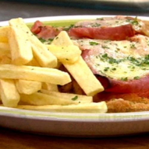 Milanesa a la napolitana con papas fritas