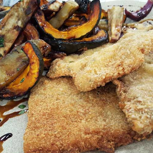 Milanesas de cerdo con verduras al horno