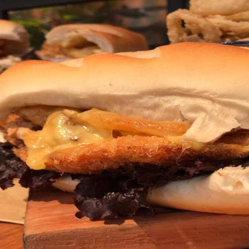 Milanesas de pollo en sándwich